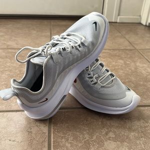 Women’s Nike Air Max Axis